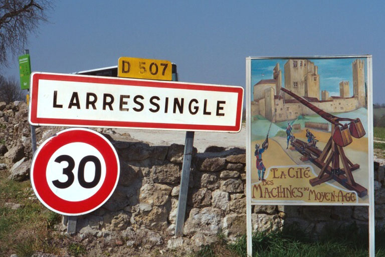 village of Larressingle
