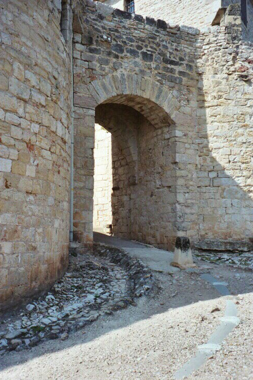Puycelsi village gate